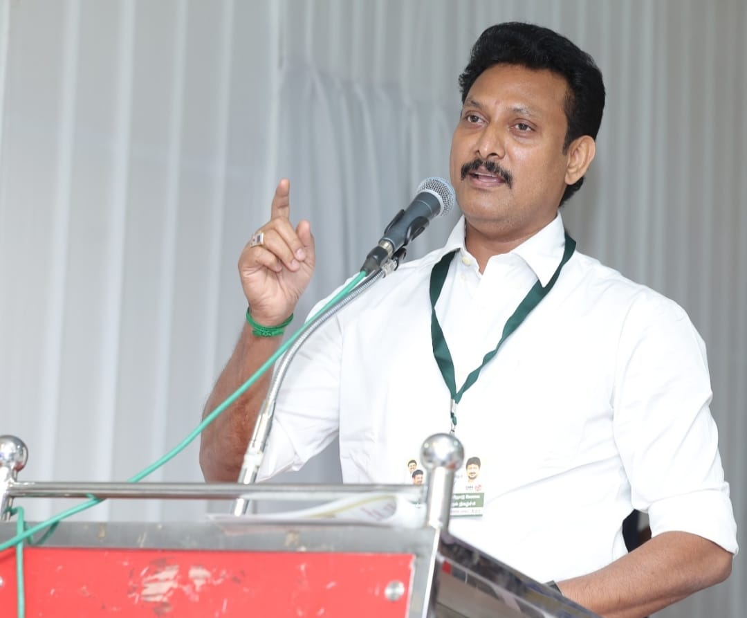 அயல்நாட்டு பணிக்கு செல்லவிருக்கும் இளைஞர்களுக்கு திருச்சி தெற்கு மாவட்ட திமுக சார்பில் இலவச பயிற்சி