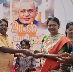 திருநெல்வேலியில் நேற்று வாஜ்பாய் பிறந்த நாள் விழா