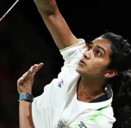 சர்வதேச பேட்மிண்டன் சம்மேளனத்தின் வீரர் - வீராங்கனைகளின் ஆணைய தலைவராக பி.வி.சிந்து நியமனம்