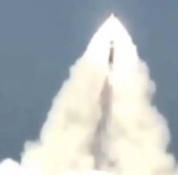 3,500 கிலோ மீட்டர் இலக்குகளை தாக்கும்.. நீர்மூழ்கி கப்பல் ஏவுகணை சோதனை வெற்றி