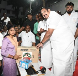 அதிமுக சார்பில் நடந்த கிறிஸ்துமஸ் விழா