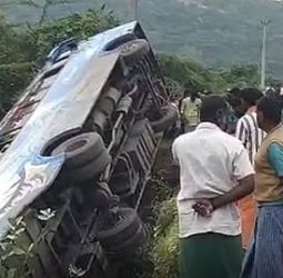 பேருந்து கவிழ்ந்து விபத்து: ஐயப்ப பக்தர்கள் காயம்!