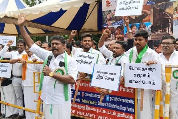 கால முழுதும் போராட்டம்