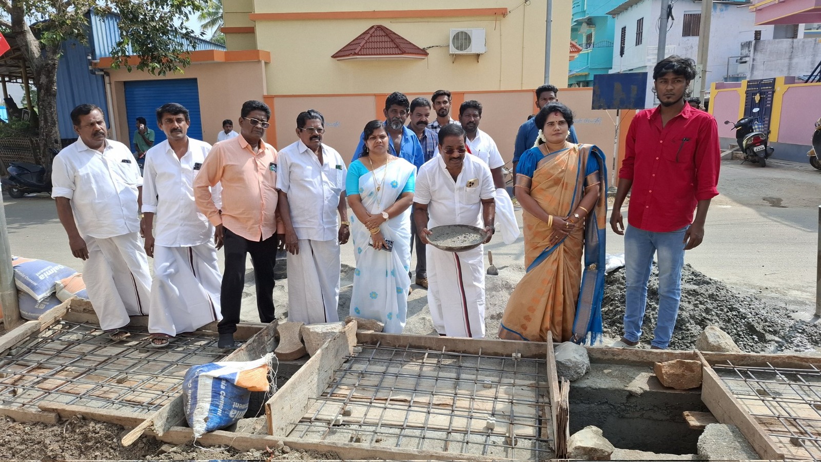 பட்டாரியார் 3-ம் தெருவில் சிறுபாலம் அமைக்கும் பணி