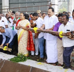 வேலூர் கூட்டுறவு சர்க்கரை ஆலையில் கரும்பு அரவை