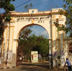 அரையாண்டு விடுமுறை முடிந்து பள்ளிகள் திறக்கும் முதல் நாளிலேயே பாடப்புத்தகங்களை வழங்க உத்தரவு