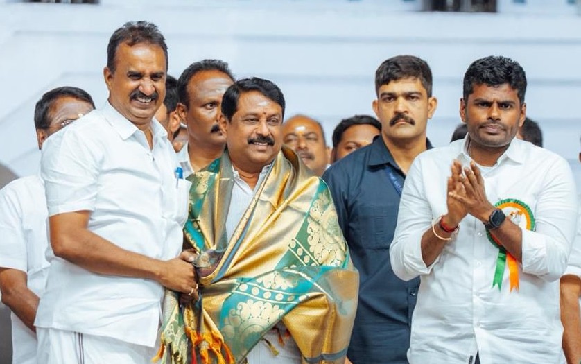 நயினார்நாகேந்திரனுக்கு வாழ்த்து தெரிவித்தார் அதிமுக முன்னாள் அமைச்சர் வேலுமணி