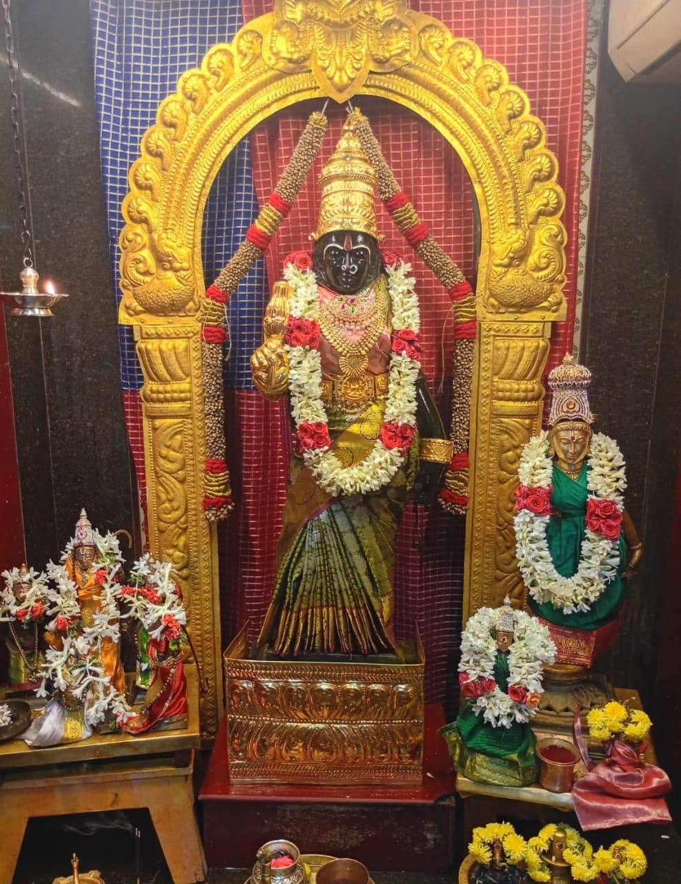 சிறப்பு அலங்காரத்தில் நம் வாசவி...........