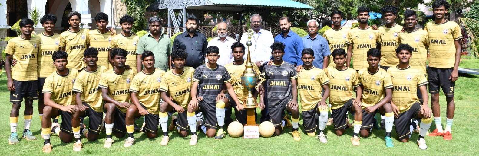 திண்டுக்கல்லில் நடைபெற்ற கால்பந்து போட்டி