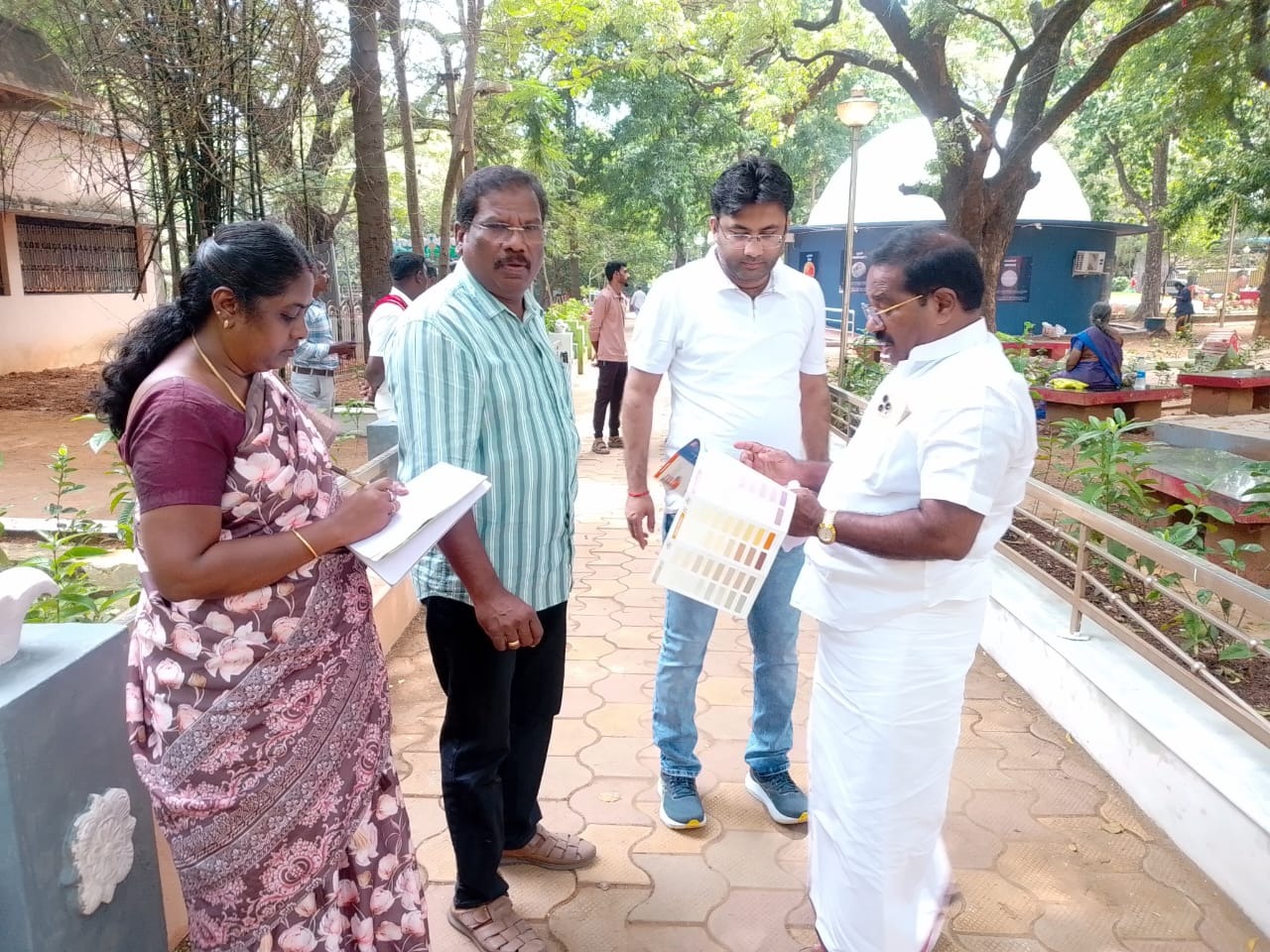 வேப்பமூடு சந்திப்பு சர்.சி.பி.இராமசாமிஐயர் நினைவு பூங்வில் நடைபெற்று வரும் பூங்கா சீரமைப்பு