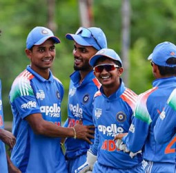 இளையோர் ஆசிய கோப்பை கிரிக்கெட்: இறுதிப்போட்டிக்குள் நுழைந்தது இந்தியா; நாளை பாகிஸ்தானுடன் மோதுகிறது