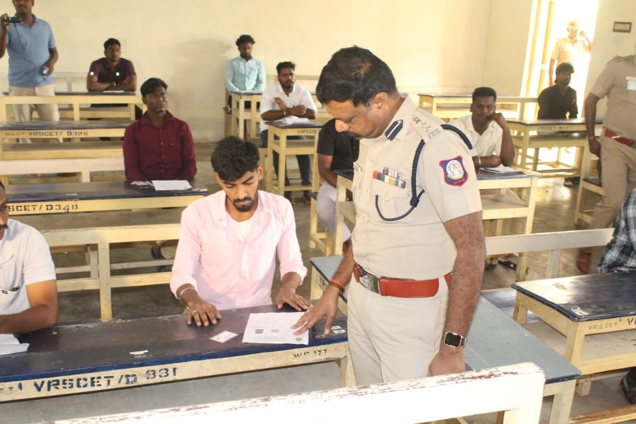 தமிழக காவல்துறையில் 1299 எஸ்.ஐ. பணியிடங்களுக்கான எழுத்துத் தேர்வு