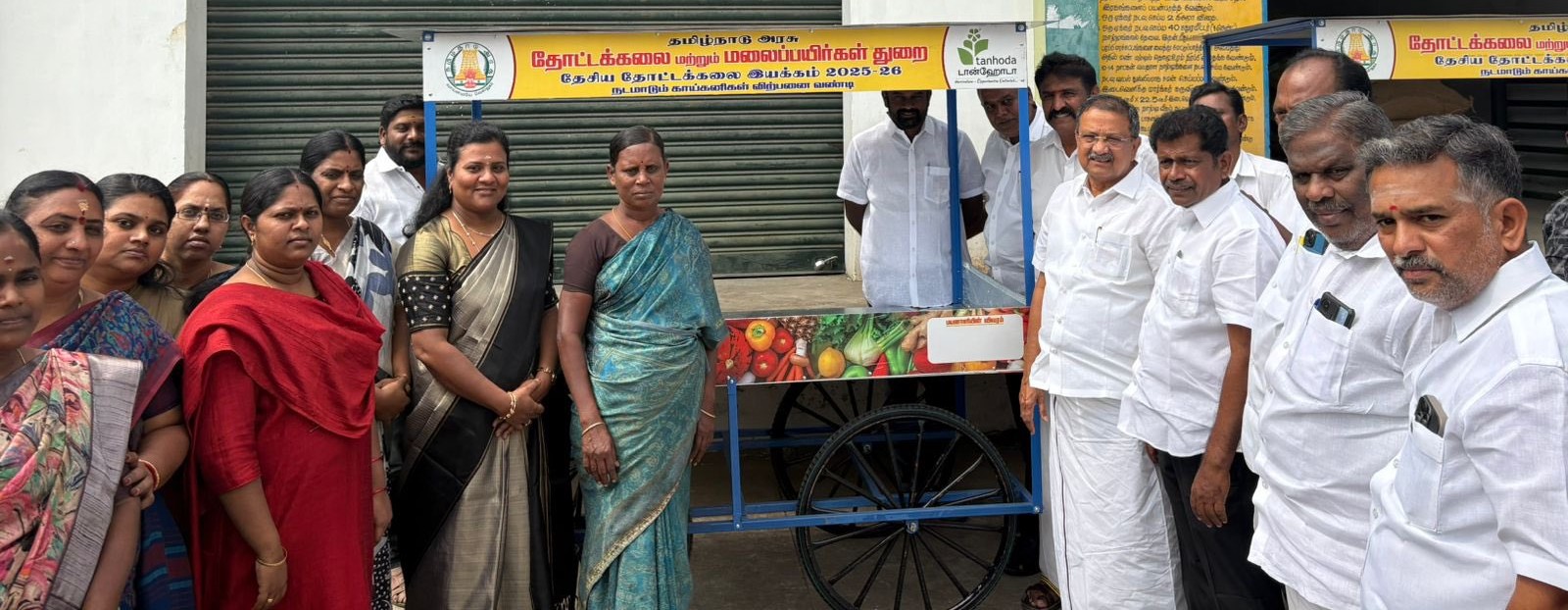 நடமாடும் காய்கனிகள் விற்பனை வண்டி