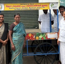 நடமாடும் காய்கனிகள் விற்பனை வண்டி