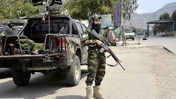 பாகிஸ்தானில் 17 பயங்கரவாதிகள் சுட்டுக்கொலை!