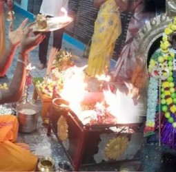 பரமத்தி வேலூர்: பிரத்தியங்கிரா தேவி கோவிலில் மிளகாய் யாகம்