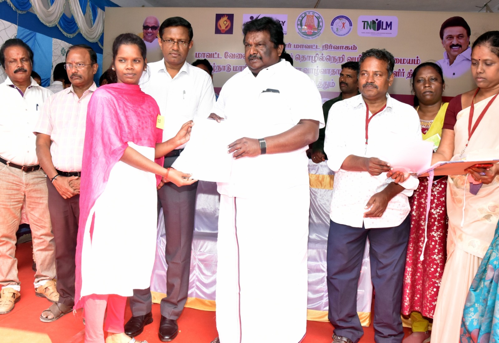 செந்துறையில் நேற்று நடந்த தனியார் வேலைவாய்ப்பு முகாம்