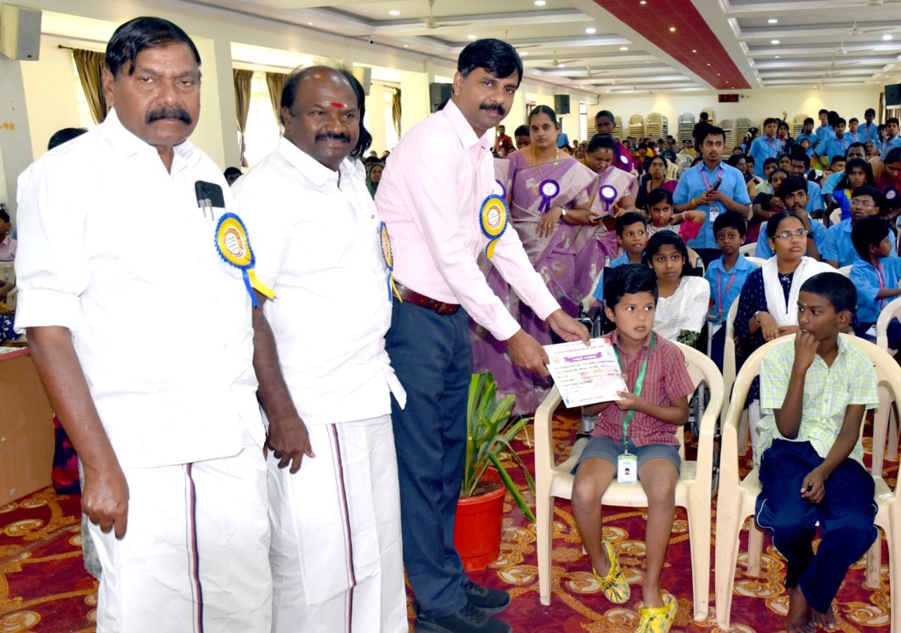 கூரப்பாளையம் நந்தா இயன்முறை கல்லூரி கூட்டரங்கில்,ஓவியப்போட்டி