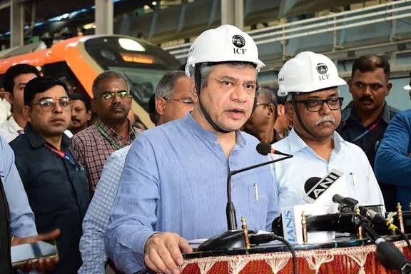 மூத்த குடிமக்களுக்கான ரயில் கட்டண சலுகை மீண்டும் வருமா? அஸ்வினி வைஷ்ணவ் பதில்