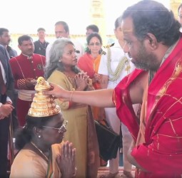 ஸ்ரீபுரம் தங்ககோவிலில் ஸ்ரீ லட்சுமி நாராயணி சன்னதியில் ஜனாதிபதி திரவுபதி முர்மு வழிபட்டார்