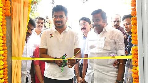 மாநகராட்சி சார்பில் மெரினாவில் ரூ.86 லட்சத்தில் வீடற்றோருக்கான காப்பகம்: உதயநிதி ஸ்டாலின் திறந்துவைத்தார்