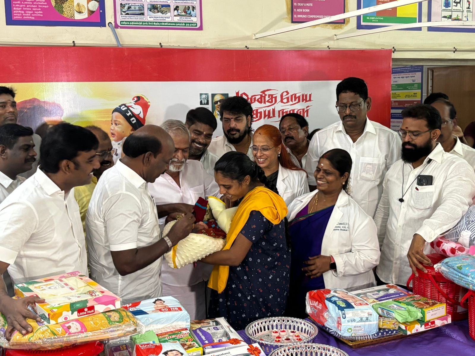 எழும்பூர் மகப்பேறு மருத்துவமனையில் பிறந்த குழந்தைகளுக்கு தங்க மோதிரம்