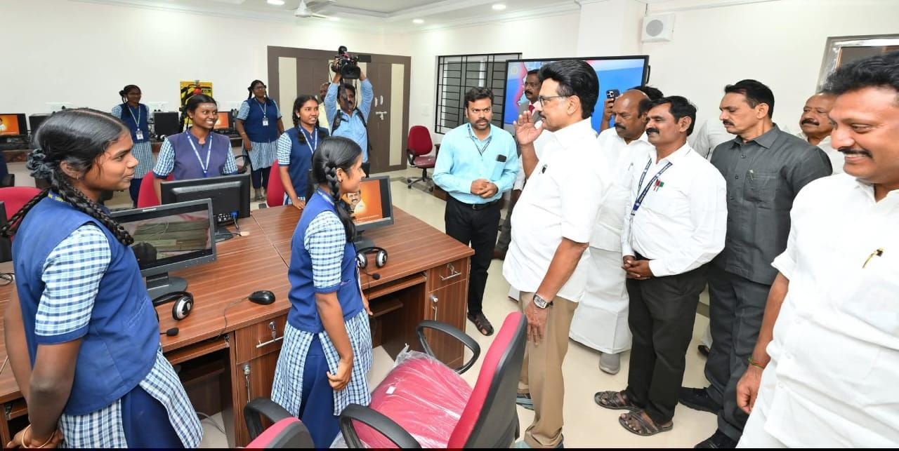 அரசு மாதிரி பள்ளி கட்டிடம் மற்றும் மாணவ, மாணவியர்களுக்கு விடுதி முதலமைச்சர் திறந்து வைத்தார்............