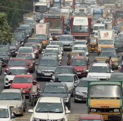 பெருங்களத்தூரில் ஏற்பட்ட போக்குவரத்து நெரிசல்