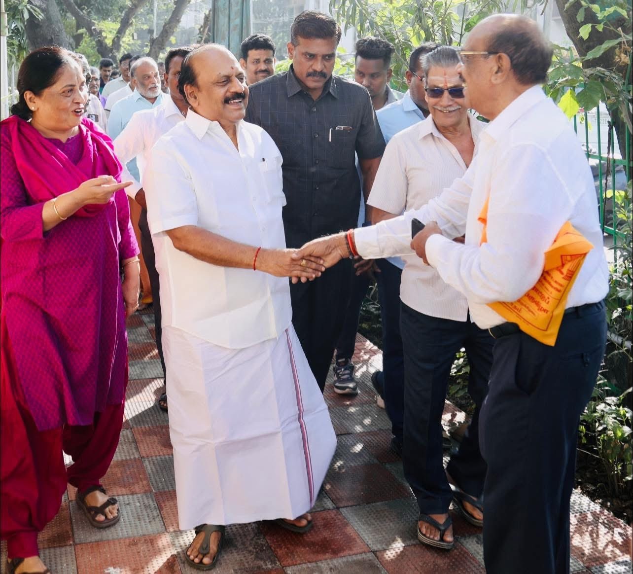 ஆலந்தூர் தொகுதி ஆதம்பாக்கத்தில் அனைத்து நலச்சங்க நிர்வாகிகளையும் சந்தித்து புத்தாண்டு - பொங்கல் வாழ்த்து