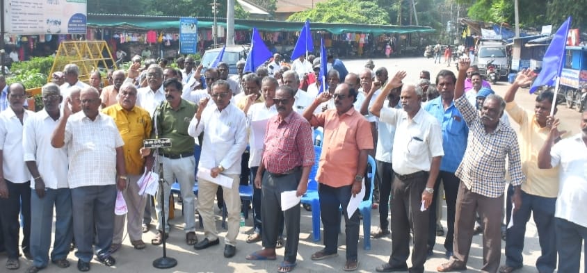 தமிழ்நாடு பேரூராட்சி, நகராட்சி, மாநகராட்சி அனைத்து ஓய்வூதியர்கள் நல அமைப்பினர் ஆர்ப்பாட்டம்