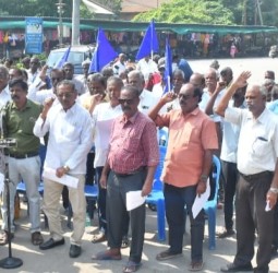 தமிழ்நாடு பேரூராட்சி, நகராட்சி, மாநகராட்சி அனைத்து ஓய்வூதியர்கள் நல அமைப்பினர் ஆர்ப்பாட்டம்