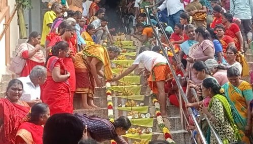 வெண்ணெய்மலை பாலசுப்பிரமணிய சுவாமி கோயிலில் நேற்று திருப்படி பூஜை