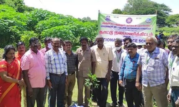 கும்பகோணம் அரசு கல்லூரியில் நிழல் தரும் மரங்கள் பதியமிட்டு நாற்றங்கால் உற்பத்தி