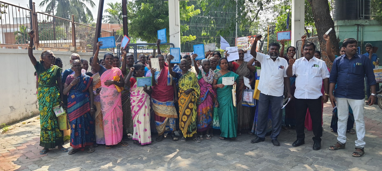 ஊரக வேலை உறுதி திட்டத்தில் பணியாற்றும் பெண்கள் தங்களது பகுதியிலேயே பணி வழங்க வலியுறுத்தி நேற்று எதிர்ப்பு