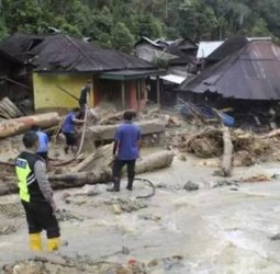 இந்தோனேசியா வெள்ளப் பாதிப்பு : மறுசீரமைப்புக்கு 28 ஆயிரம் கோடி