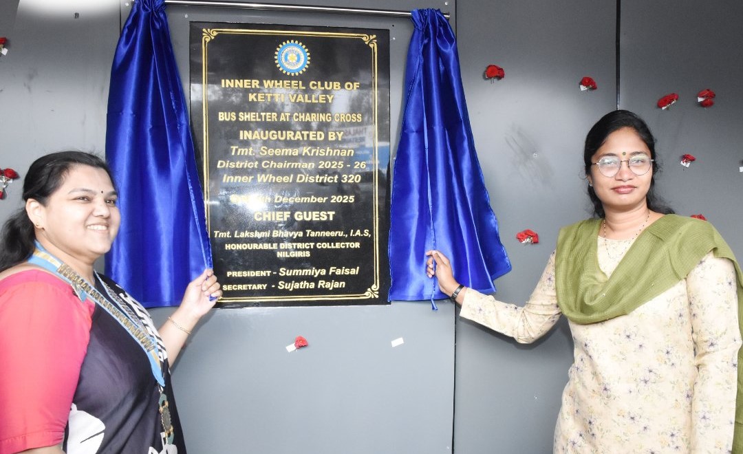 சேரிங்கிராஸ் பகுதியில், இன்னர் வீல் கிளப் கேத்தி வேலியின் சார்பாக, புதிய பயணியர் நிழற்கொடை