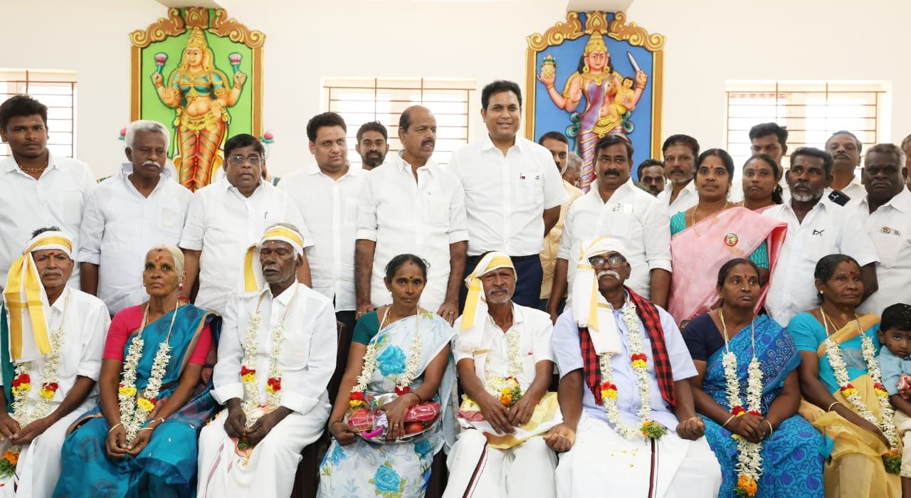 மூத்த தம்பதிகள் 48பேருக்கு அமைச்சர் டிஆர்பி ராஜா சிறப்பு செய்து, பரிசுப்பொருட்கள் வழங்கி, வாழ்த்து