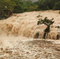 திருமூர்த்தி மலை, பஞ்சலிங்க அருவியில் வெள்ளப்பெருக்கு
