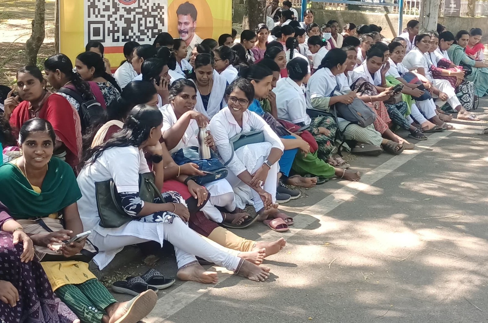 செவிலியர்கள் கோரிக்கைகளை வலியுறுத்தி உண்ணாவிரதம்