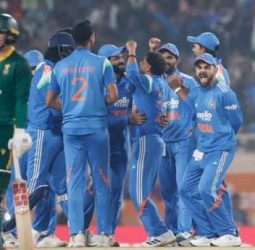 தென்ஆப்பிரிக்க அணிக்கு எதிரான முதலாவது ஒரு நாள் போட்டி: இந்திய அணி அபார வெற்றி
