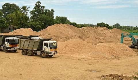 மணல் கொள்ளை விசாரணை சட்டவிரோதம்: தமிழக அரசு