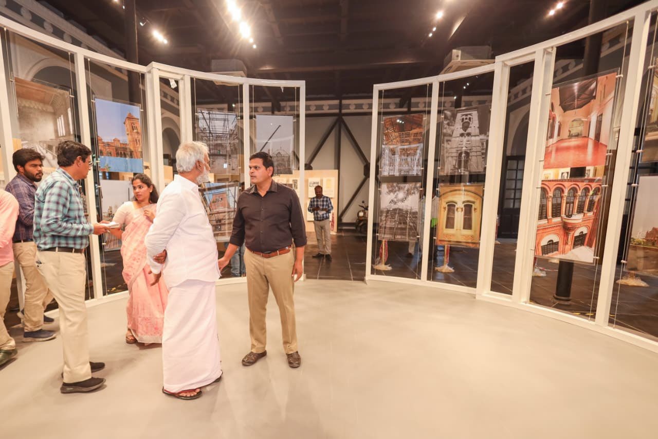 விக்டோரியா பொது அரங்கத்தினை அமைச்சர் சேகர்பாபு, மேயர் பிரியா நேரில் ஆய்வு