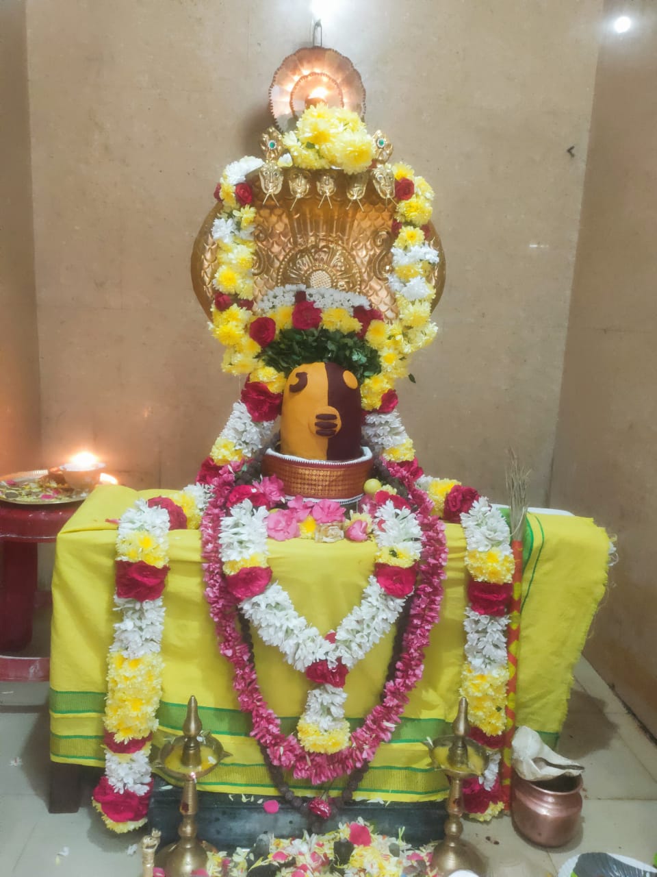 சிறப்பு அலங்காரத்தில் அருள்பாலிக்கும் சர்வலிங்கேஸ்வர பெருமான்