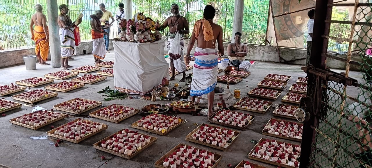 வேதகிரீஸ்வரர் மலைக்கோயிலில் சிறப்பு ஆராதனைகளுடன்1,008 சங்காபிஷேகம்