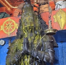 18 அடி உயர ஆஞ்சநேயருக்கு நேற்று சிறப்பு அபிஷேகங்கள்