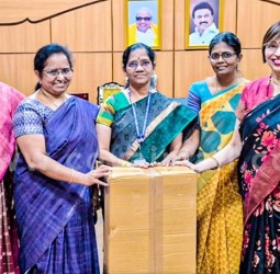 கோவை அரசு மருத்துவமனை ஆபரேஷன் தியேட்டருக்கு ரூ.45 ஆயிரம் மதிப்புள்ள மின்விளக்குகள்