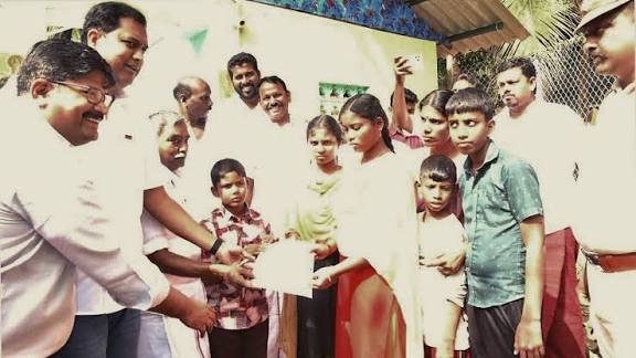 சத்துவாச்சாரியில் சிறுவர் பேட்மிண்டன் போட்டி: ஸ்ரீ நாராயணி மருத்துவமனை இயக்குனர் என்.பாலாஜி துவக்கி வைத்தார்