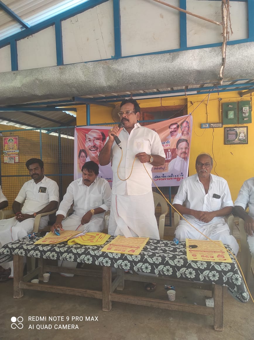 குடவாசல் அருகே அன்னியூரில் வடக்கு ஒன்றிய பாமக நிர்வாகிகள் கூட்டம் நடைபெற்றது.