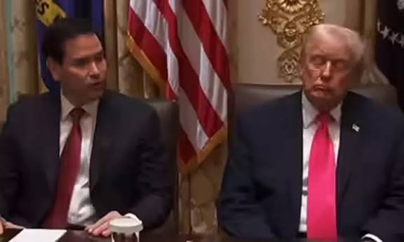 மந்திரிசபை கூட்டத்தில் தூங்கி வழிந்த டிரம்ப் - வீடியோ இணையத்தில் வைரல்