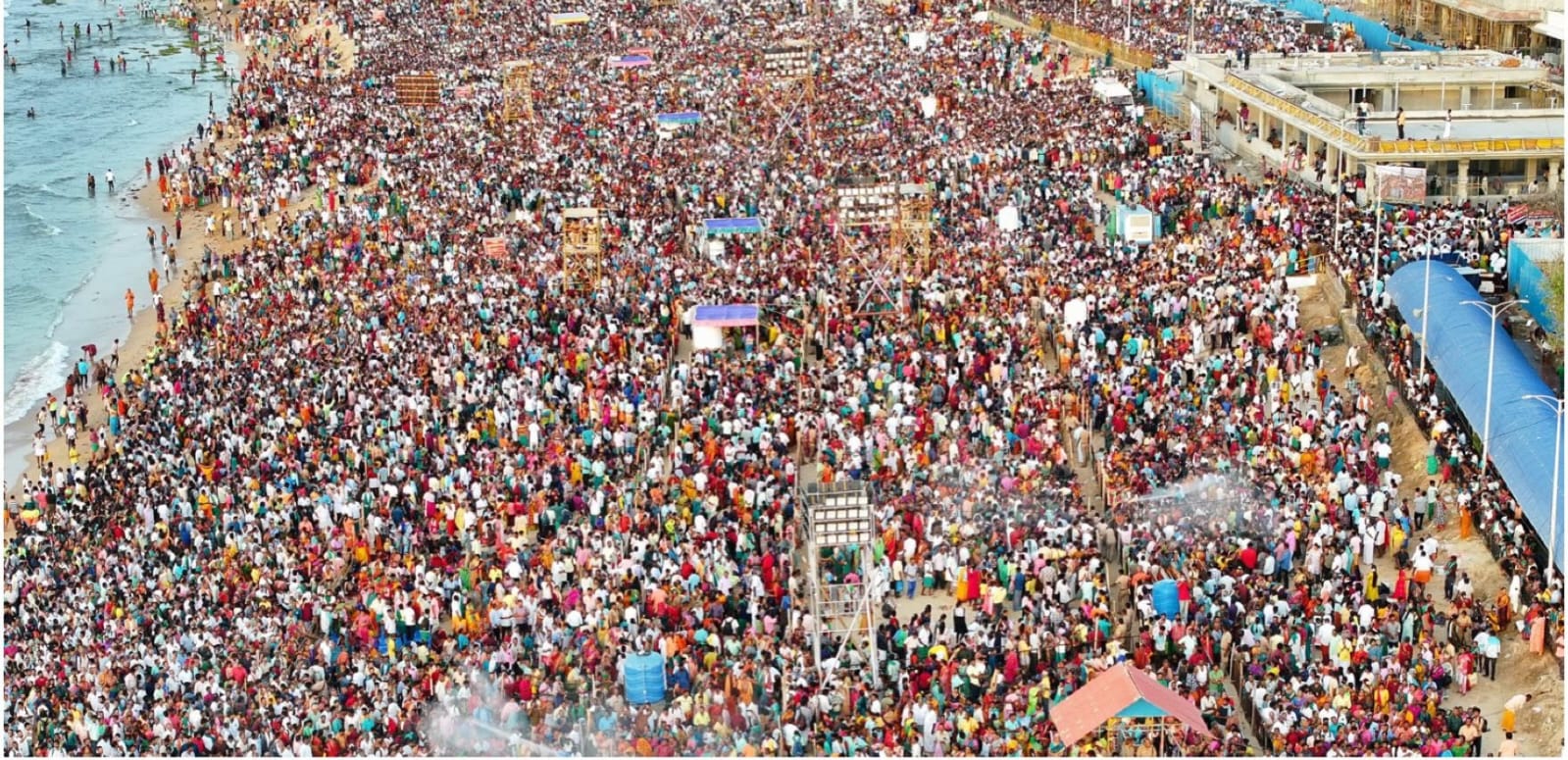 திருச்செந்தூர் முருகன் கோவிலில்  குடமுழுக்கு விழா கோலாகலம்  *பல லட்சம் பக்தர்கள் தரிசனம்  * விண்ணைப் பிளந்தது 'அரோகரா'